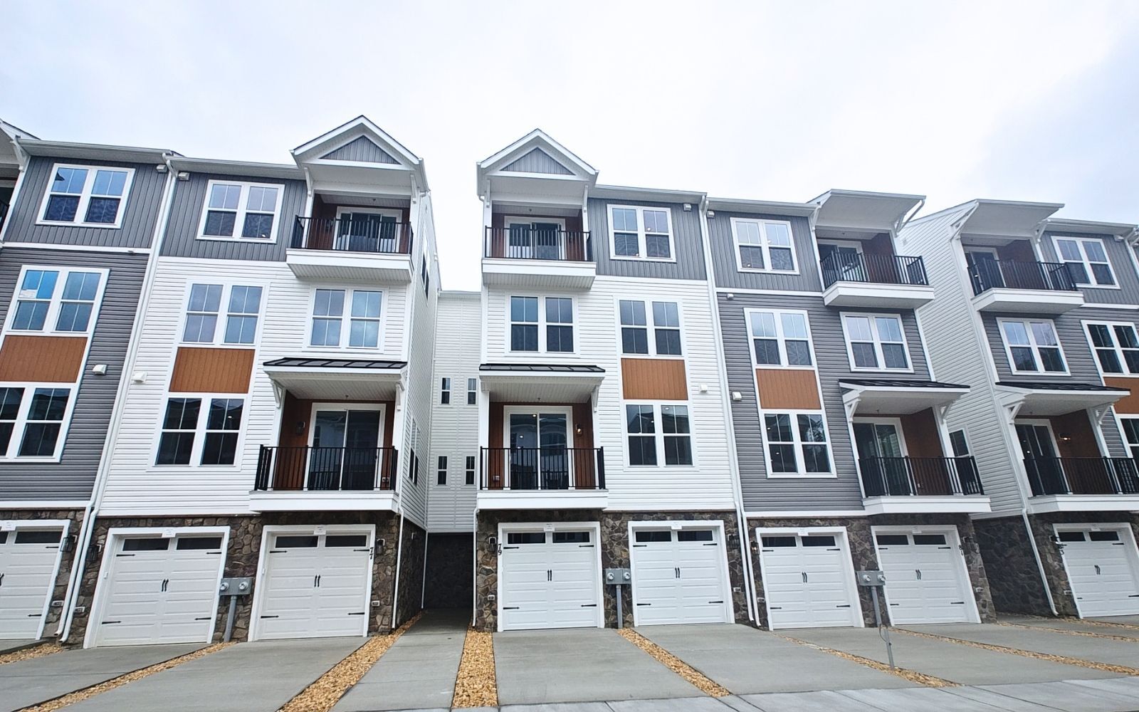 Amber_12_119_Exterior